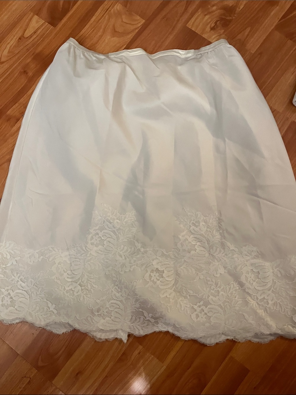 Vintage Lord and Taylor White Lace-Hem Slip Size M